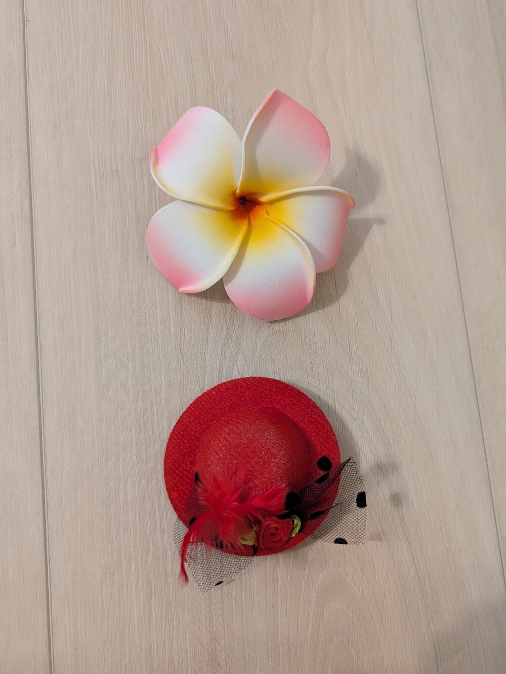Vintage-Inspired Red Mini Fascinator with Feather & Veil Accent
